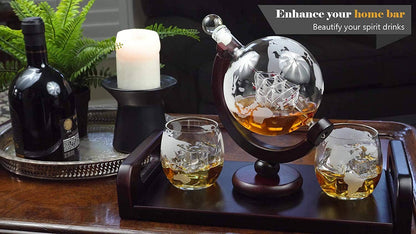 Decantador de whisky Globe grabado con 2 vasos de whisky en Rich